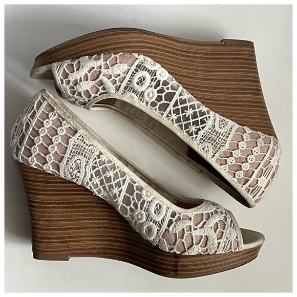 American Eagle Lolita Lace Peep Toe Wedge Heel - Picture 4 of 8